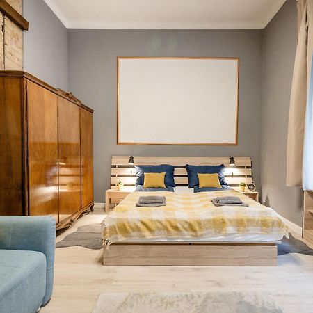 Urban Tranquillity By The Main Shopping Street Apartment Budapesta Exterior foto