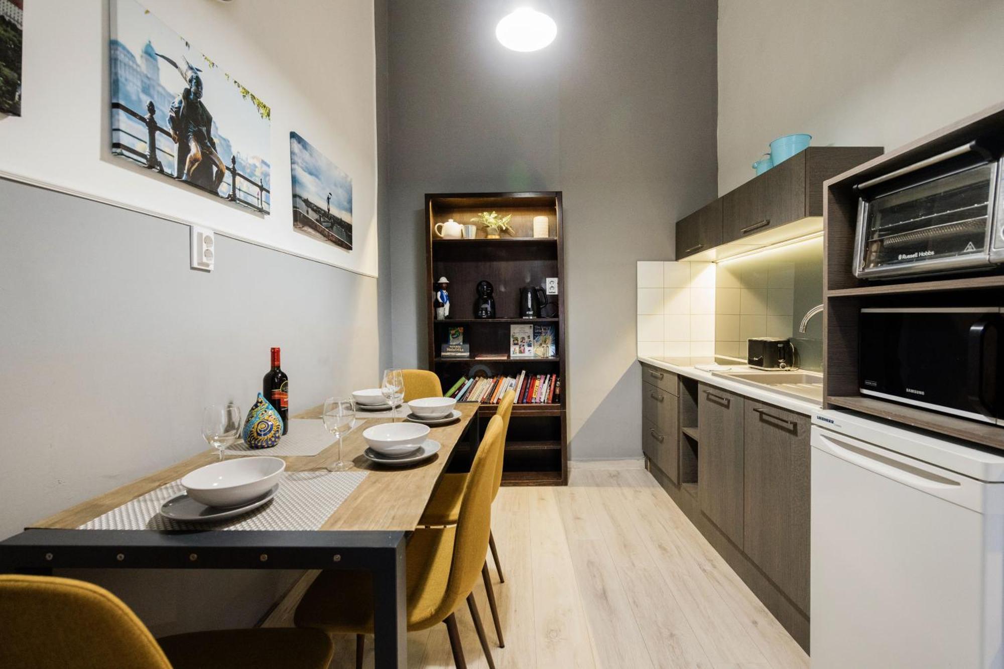 Urban Tranquillity By The Main Shopping Street Apartment Budapesta Exterior foto