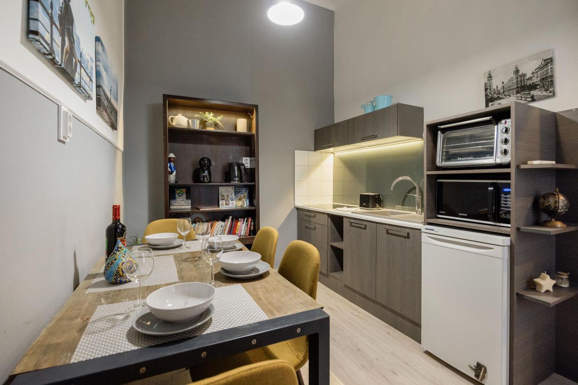 Urban Tranquillity By The Main Shopping Street Apartment Budapesta Exterior foto