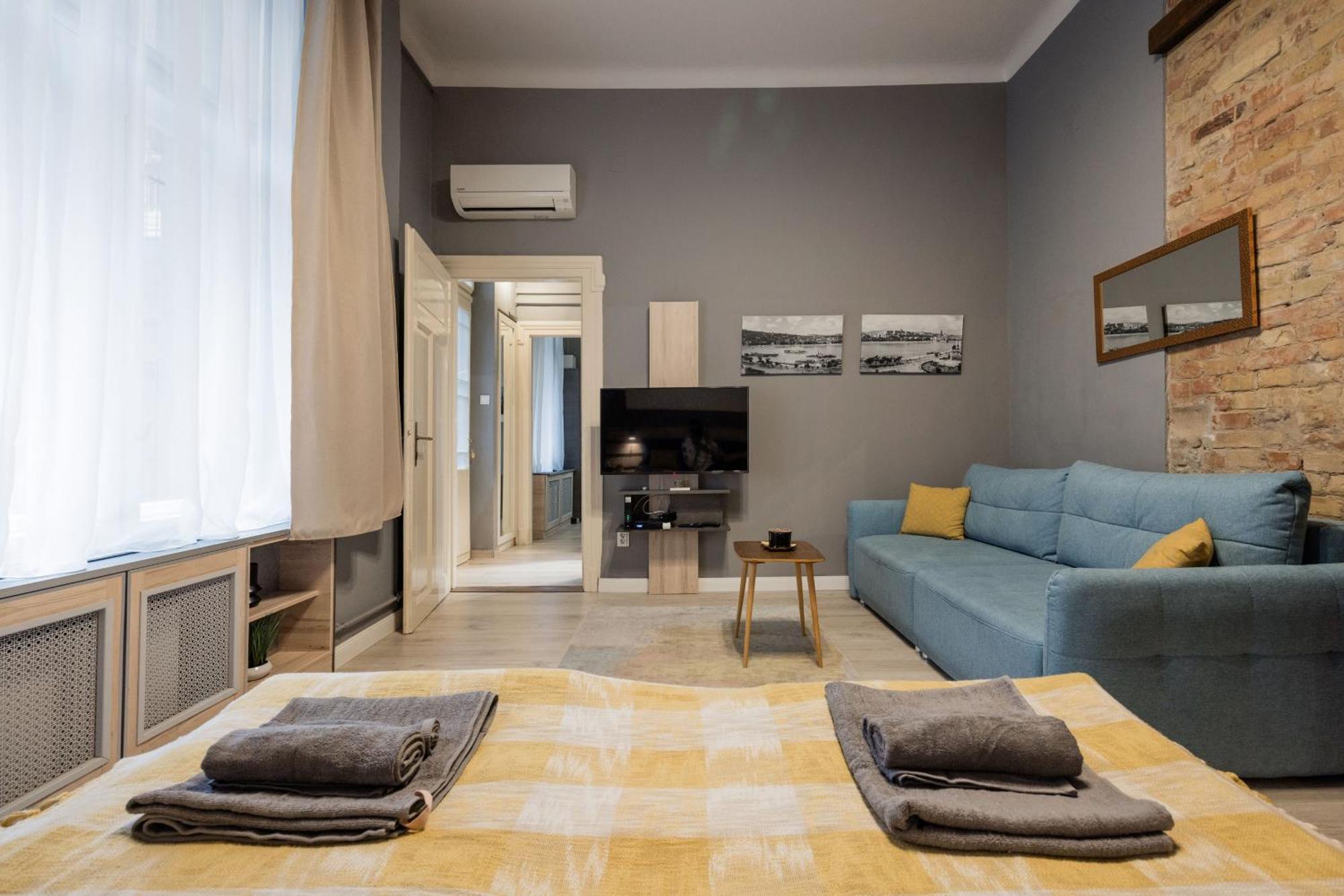 Urban Tranquillity By The Main Shopping Street Apartment Budapesta Exterior foto