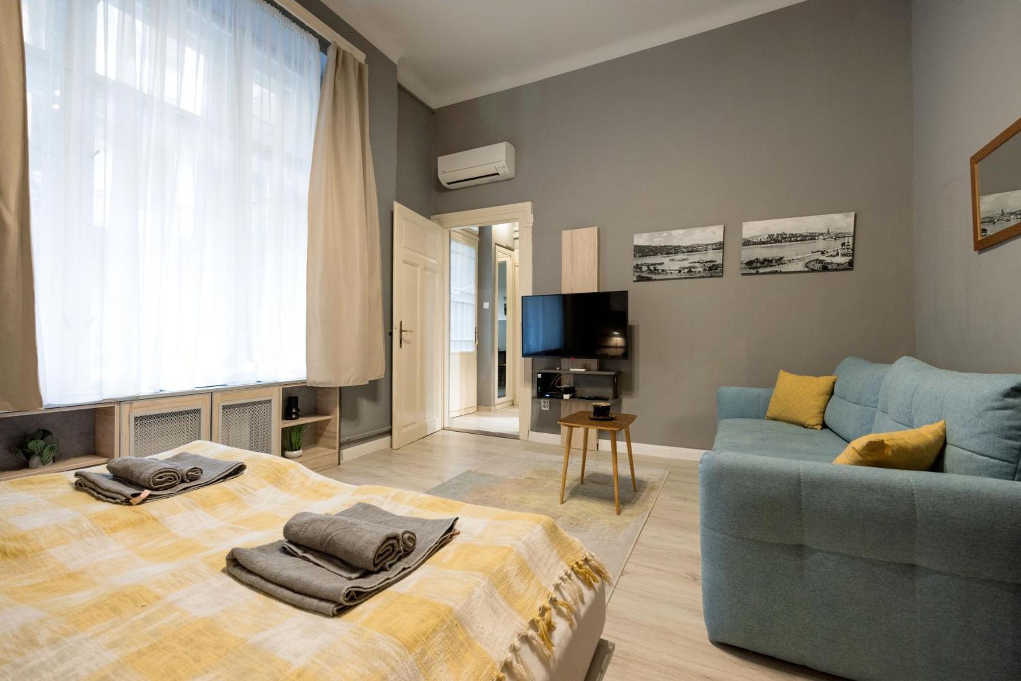 Urban Tranquillity By The Main Shopping Street Apartment Budapesta Exterior foto